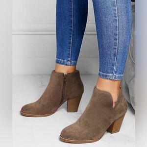 Women’s Chunky Heel Ankle Boots Microsuede V-Cutout Side Size 9